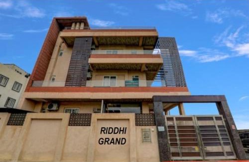 Gomti Nagar Hotel | RROOMS Hotel Riddhi Grand