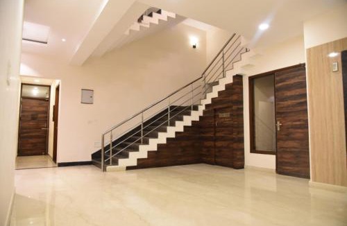Gomti Nagar Hotel | RROOMS Hotel Riddhi Grand