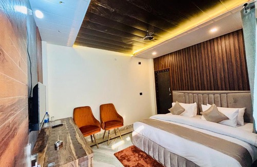 Lansdowne Hotel | Rudra Residency