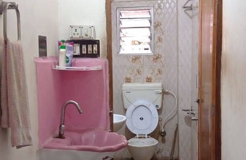 South Dum Dum Apartment | Rustic 2BHK Flat in Dum Dum Kolkata with AC