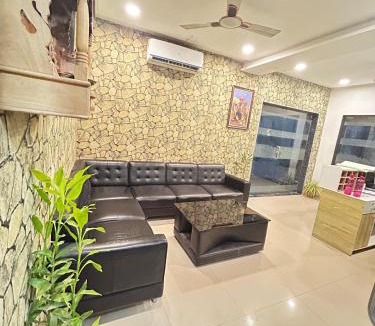 Surat Hotel | S R Hotel