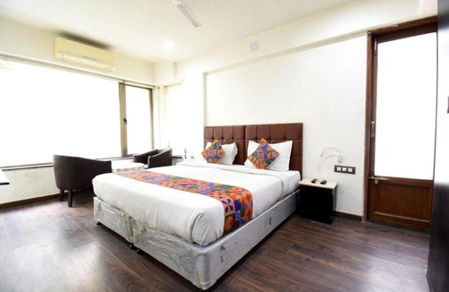 Wakad Hotel | S R Rooms