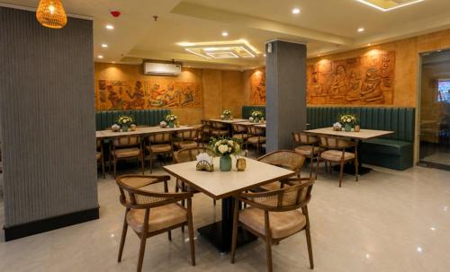 Karumom Hotel | Sabu's Grand Royale - Thampanoor