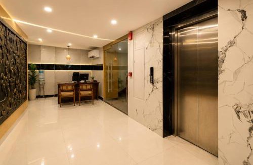 Karumom Hotel | Sabu's Grand Royale - Thampanoor