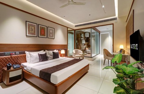 Sector 62 Hotel | Saltstayz Trinity - Chandigarh Mohali