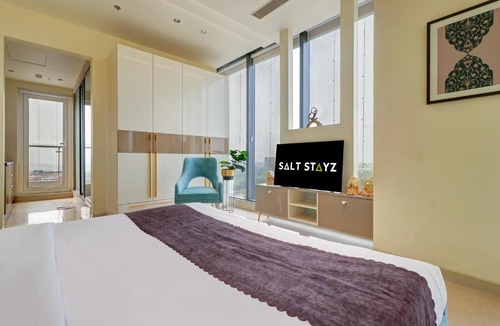 Sector 62 Hotel | Saltstayz Trinity - Chandigarh Mohali