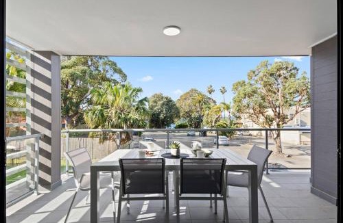 Shellharbour Apartment | Saltwater Escape - Contemporary Seaside Stunner