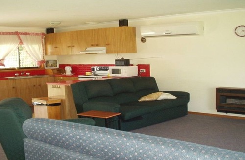 Indented Head House | Sandy Escape - Cosy retreat with a short stroll to the beach.
