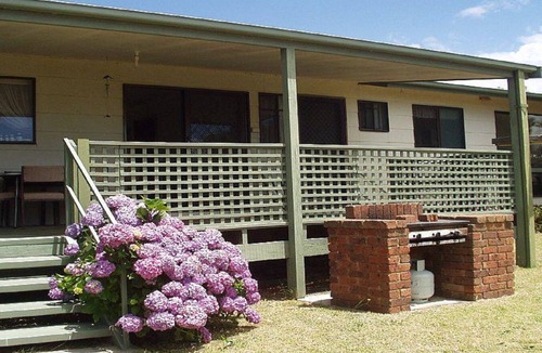 Indented Head House | Sandy Escape - Cosy retreat with a short stroll to the beach.