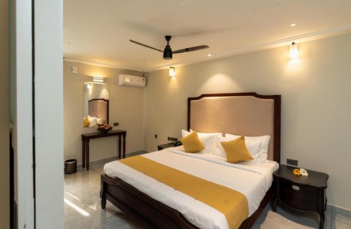 Kochi Hotel | Saravana Grand Suites - A Unit of Saravana Bhavan Veg Tables Kochi