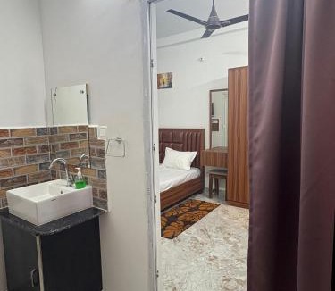 Pipra Dewas Hotel | Satyamev Grand Inn