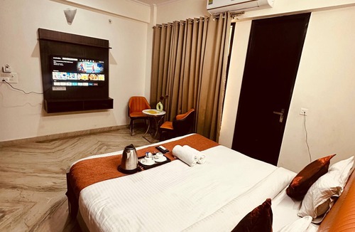 Sector 70 Bed & Breakfast | Savana Suites