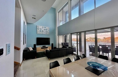 Wallaroo House | Sea Breeze Waterfront Retreat - Wallaroo Marina Frontage