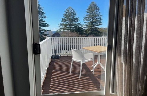 Nelson Bay Hotel | Seabreeze Hotel