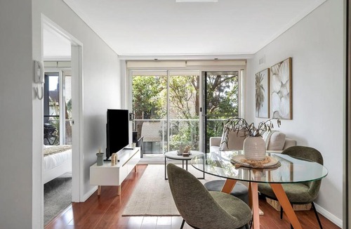 Dee Why Apartment | Seaside Escape Private Balcony BBQ