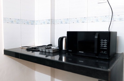 Navi Mumbai Apartment | Seaside Getaway with Party Pad