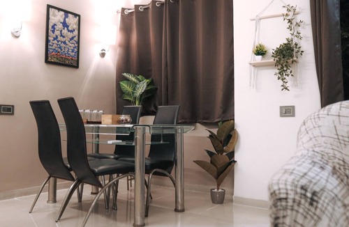 Navi Mumbai Apartment | Seaside Getaway with Party Pad