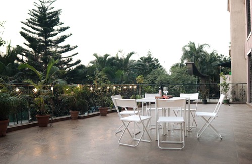 Navi Mumbai Apartment | Seaside Getaway with Party Pad
