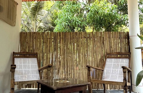 Morjim House | Seaside hideaway next to forest in Morjim