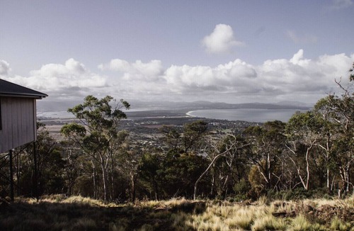 Hobart House | Seaviews Possum | Mt Rumney Escapes