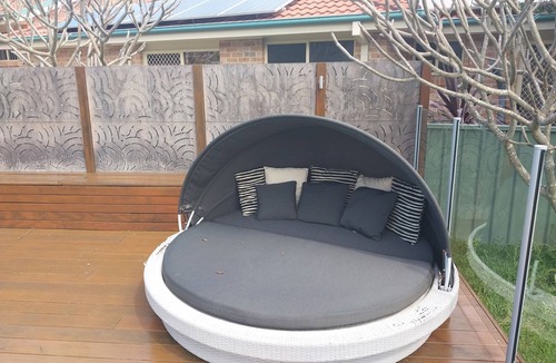 Shelly Beach Cabin | Secluded Pool House getaway- 500m to patrolled Shelly Beach