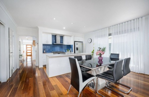Clyde North House | Selandra Rise - 4 bedroom Private Charm