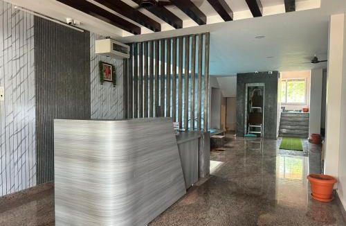 Bommayapalayam Hotel | SG Square Grand Beach Resort