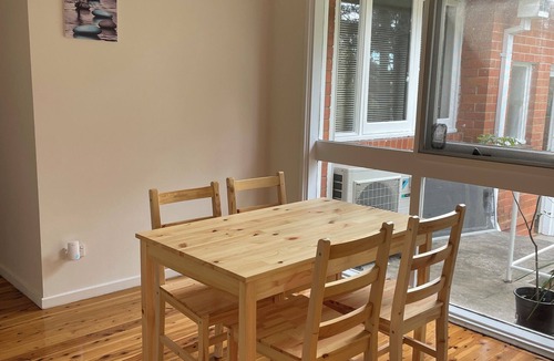 Marsfield Condo | Shared house-Room in Marsfield-Spacious and sunny/MacUni/MacCentre/Queen Bed/Bus