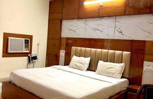 Mayapur Hotel | Shivmurti Grand