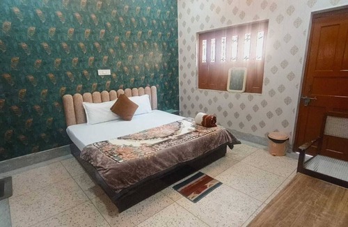 Varanasi Hotel | Shree p Guest House