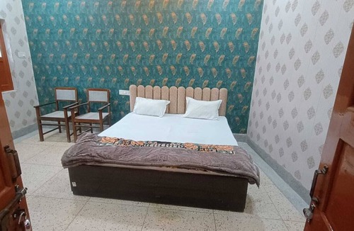 Varanasi Hotel | Shree p Guest House