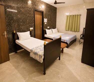 Ambikapur Hotel | Shri Shyam Kunj Hotel