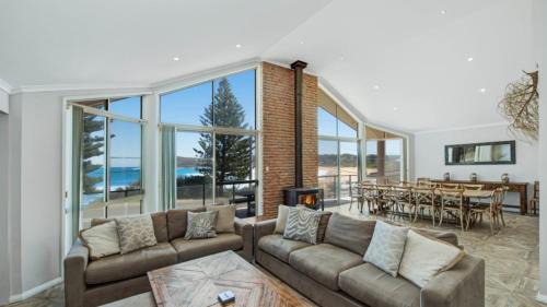 Copacabana House | Siesta By The Sea - Beachside Retreat