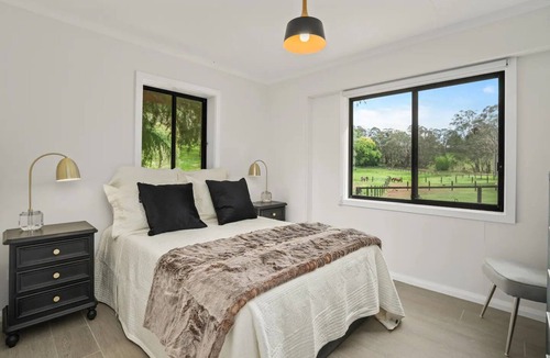 Exeter Cottage | Silverhill - where bushland and horses are at your back door.