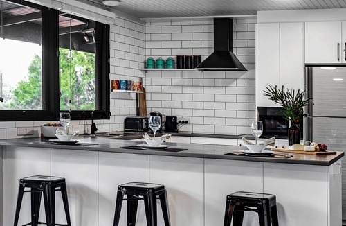 Carrickalinga House | Silvers Anchor - 2 Bennett Street