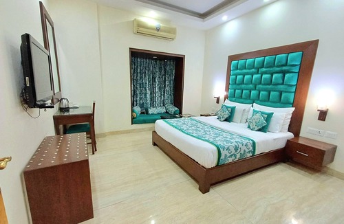 DLF Phase 3 Hotel | Siris 18
