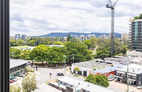West End Apartment | Sky-high rooftop pool, West End