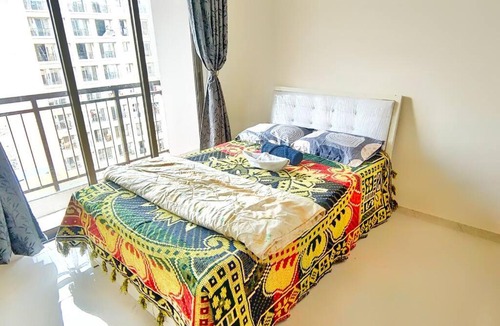 Vasai East Apartment | Sky High View~Premium & Budget friendly~Wifi~AC~TV