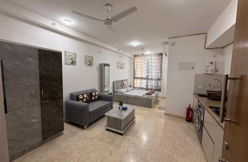 Thane West House | Sky Lake House