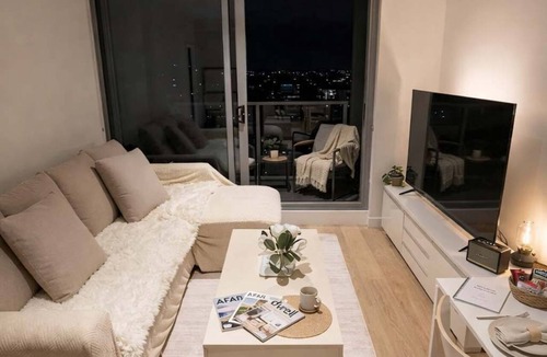 Southbank Apartment | Skyline Stays | L22 1BR Free Parking near Crwon