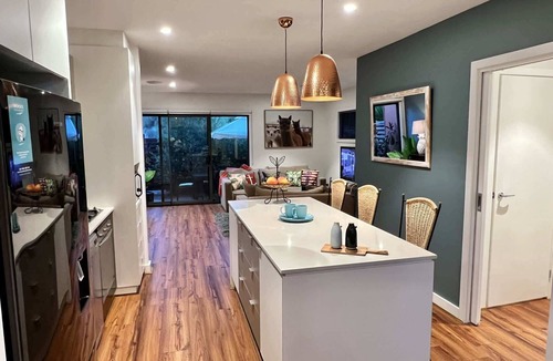 Torquay House | Spacious 2-Bed Townhouse Near Torquay Beach