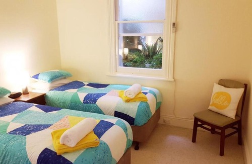 Narrabeen Apartment | Spacious 2BR Beachfront Apartment - The Coachhouse
