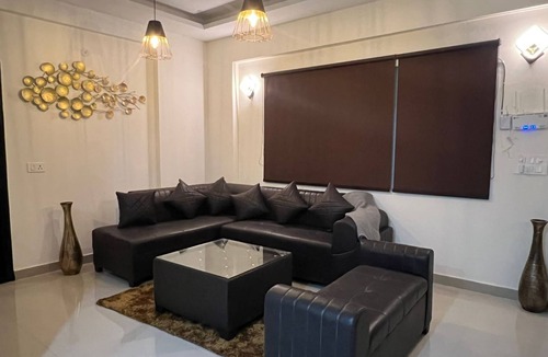 Bullawala Apartment | Spacious 3-bedroom apartment with WiFi, AC in peaceful Dehradun
