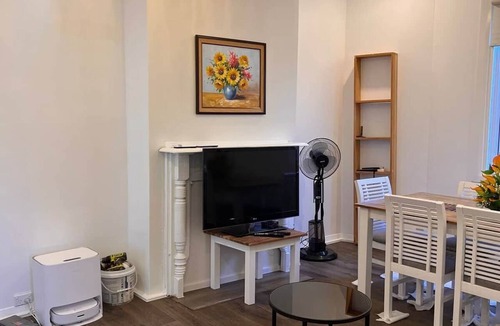 North Parramatta House | Spacious 3BR1B Family Home+2 Parking|Near Hospital