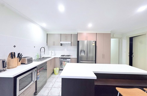 Gungahlin House | Spacious 4BR Family Retreat with Cozy Lounge