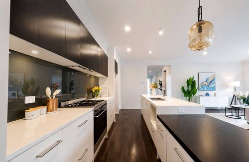 Point Cook House | Spacious 5-Bed Designer Home Point Cook