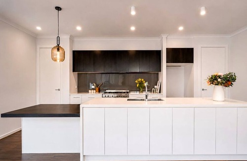 Point Cook House | Spacious 5-Bed Designer Home Point Cook