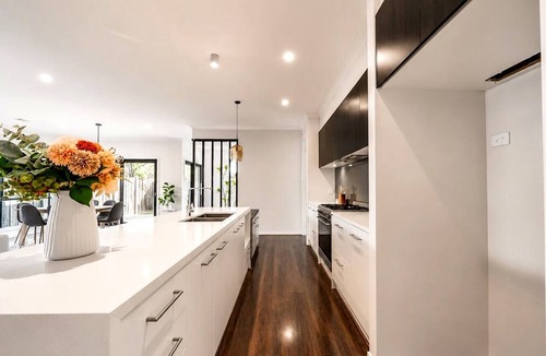 Point Cook House | Spacious 5-Bed Designer Home Point Cook