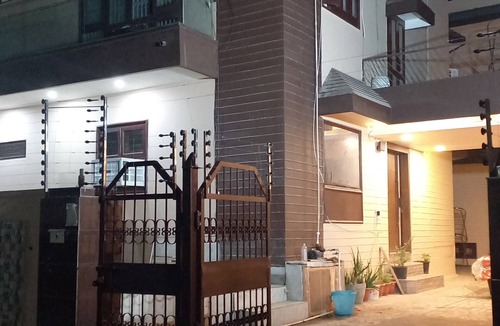 Mathura House | Spacious 5-bedrooms with attached bathrooms A C bungalow in charming Mathura.