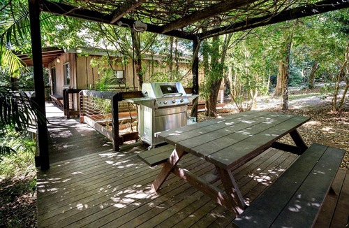 Mount Glorious Cabin | Spacious Cabin Perfect for a Weekend Getaway near Brisbane, Queensland